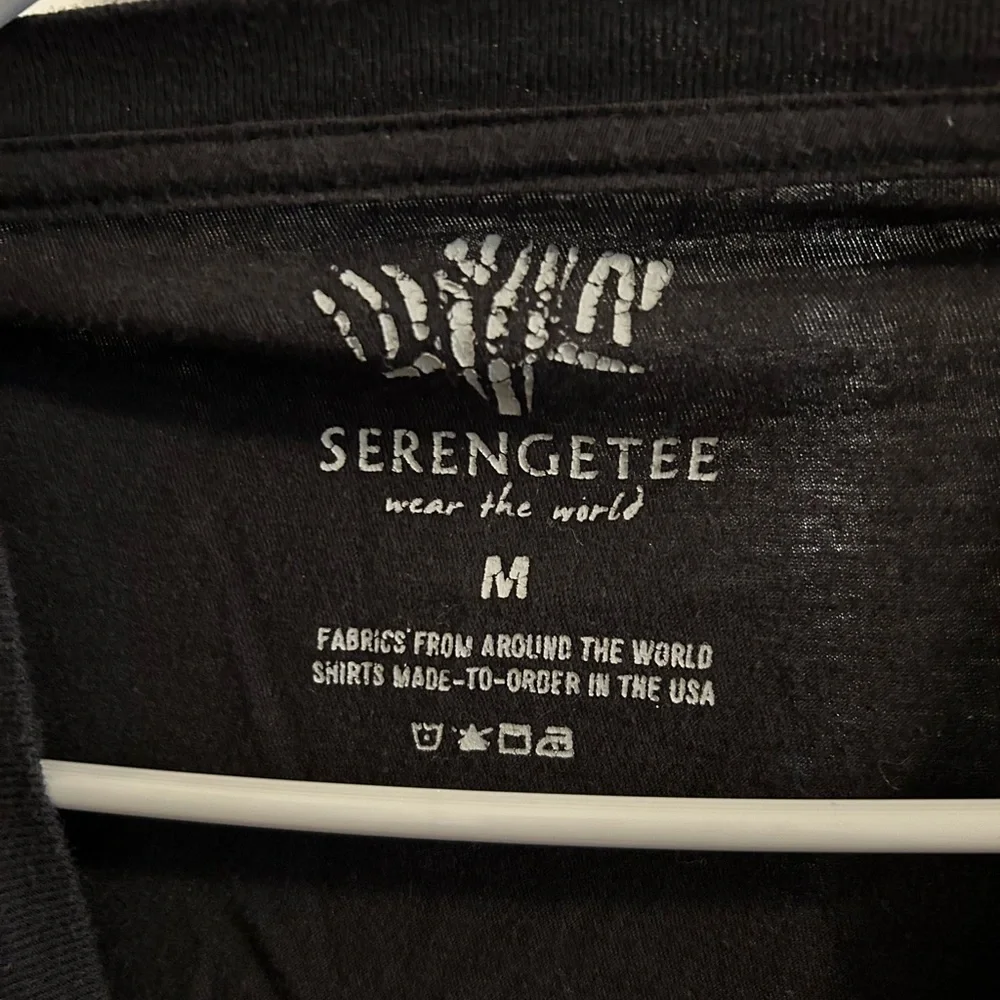 Serengetee Elephant Print Chest Pocket Black V Neck T Shirt Size M